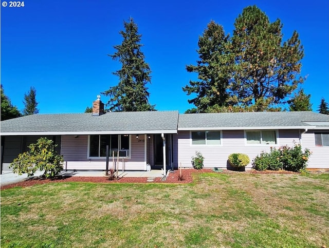 ranch-style home featuring a front lawn