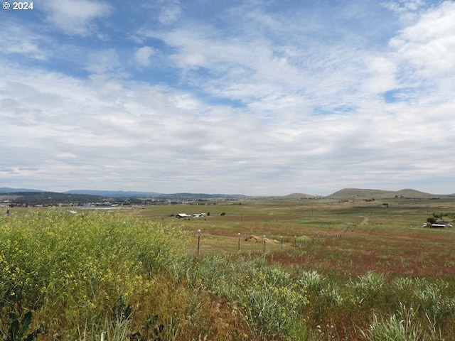 Listing photo 2 for 8 Peggy Ln, Goldendale WA 98620