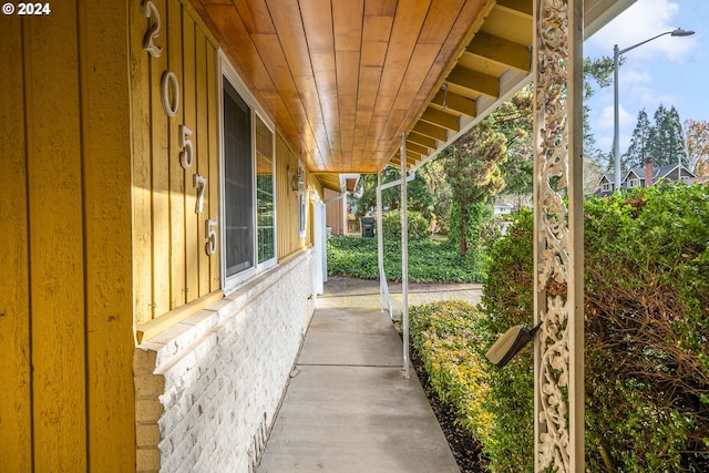 view of patio / terrace with covered porch