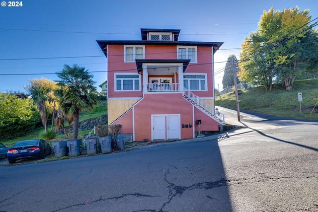 811 Franklin Ave, Astoria, OR 97103 - view of front facade with stairway