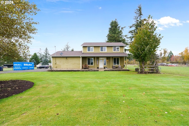 view of front of property featuring a front yard