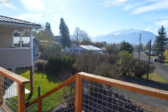 view of yard with a mountain view