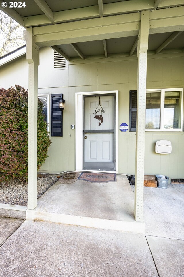 view of entrance to property