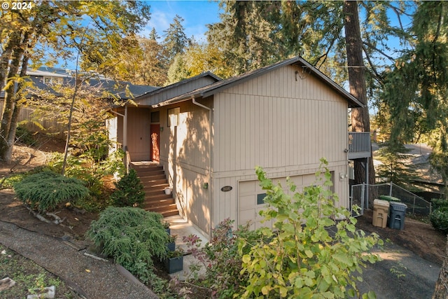 16081 Pearcy St, Lake Oswego, OR 97034 - view of side of property with fence