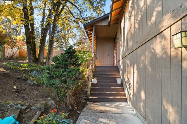 16081 Pearcy St, Lake Oswego, OR 97034 - view of stairway