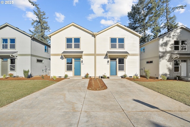 view of front of home featuring a front yard