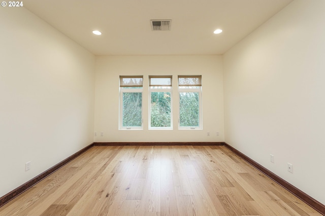 unfurnished room featuring light hardwood / wood-style flooring