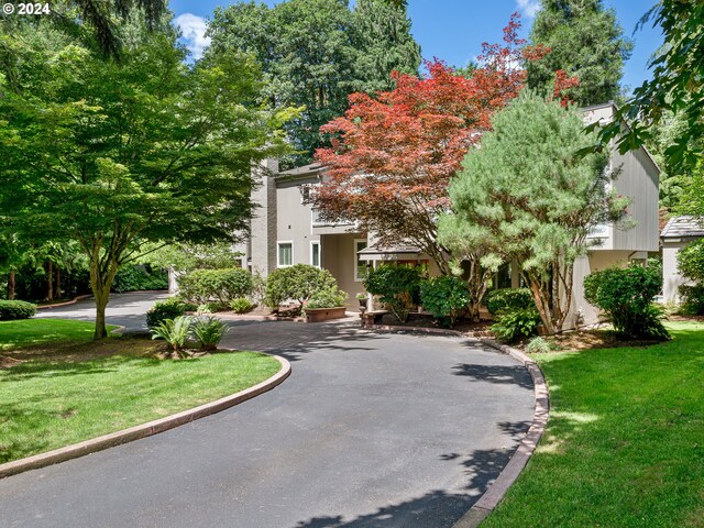 view of front of property with a front yard