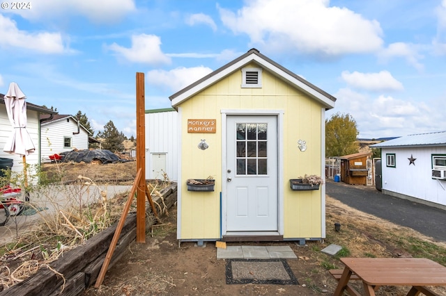 view of outbuilding