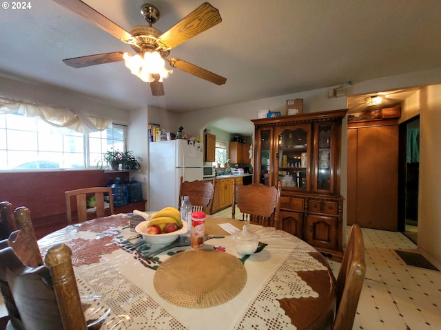 dining room with ceiling fan