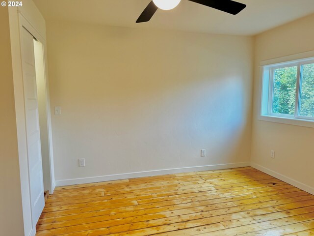 empty room featuring light hardwood / wood-style floors and ceiling fan