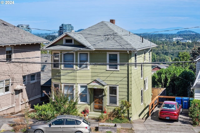 view of front of property featuring a mountain view