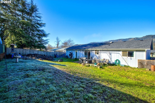 view of yard with a mountain view