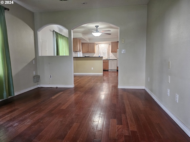 empty room featuring dark hardwood / wood-style floors and ceiling fan