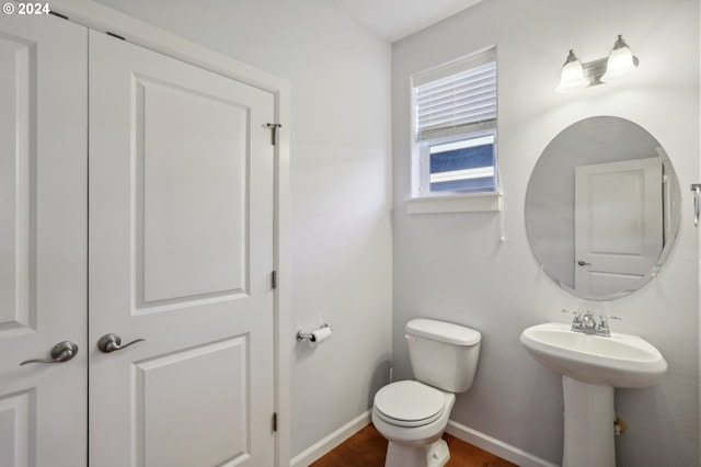 bathroom featuring toilet and sink