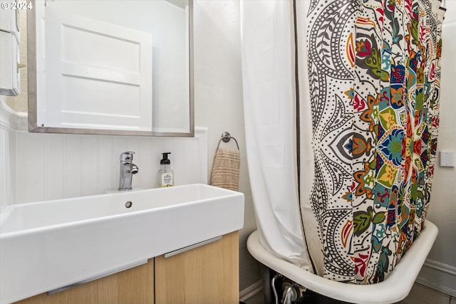 bathroom featuring sink