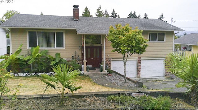 view of front facade featuring a garage