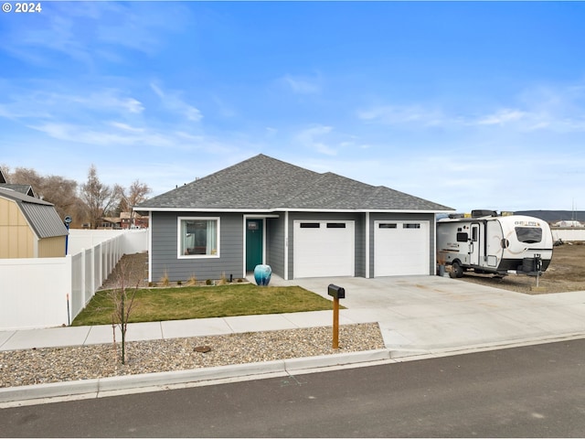 view of front of house featuring a front lawn and a garage