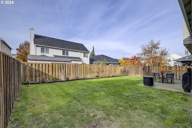 view of yard featuring a patio area