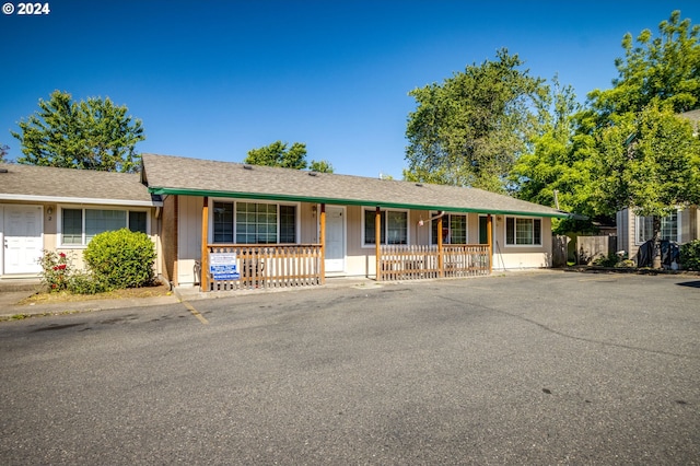 single story home featuring a porch