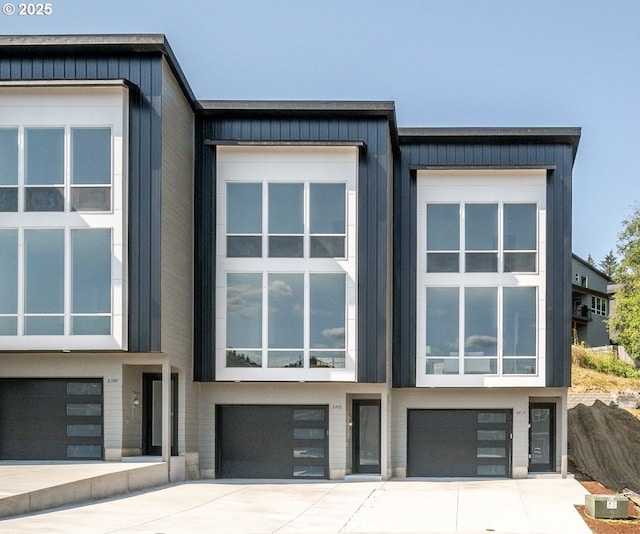 view of side of property with a garage and driveway