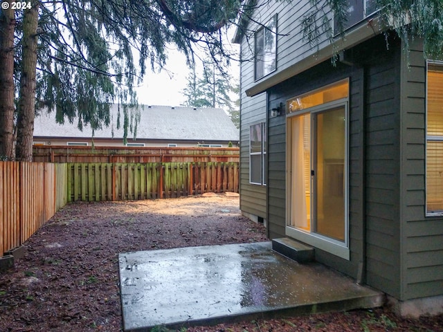 view of yard featuring a patio area