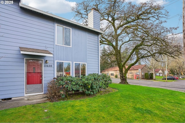 view of front of home with a front lawn