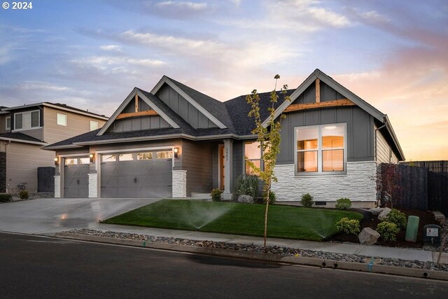 craftsman house featuring a garage