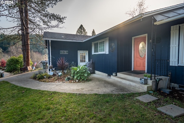 exterior space featuring a front yard