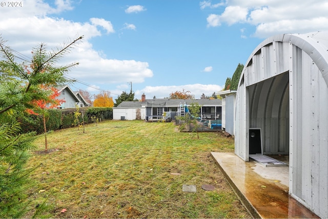 view of yard with a storage unit