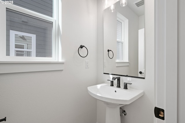 11122 NE 91st Ave, Vancouver, WA 98662 - bathroom featuring visible vents