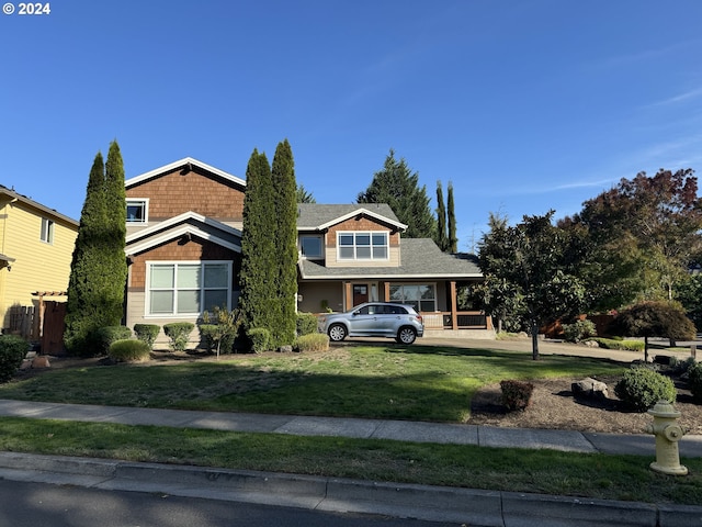 view of front of property featuring a front yard