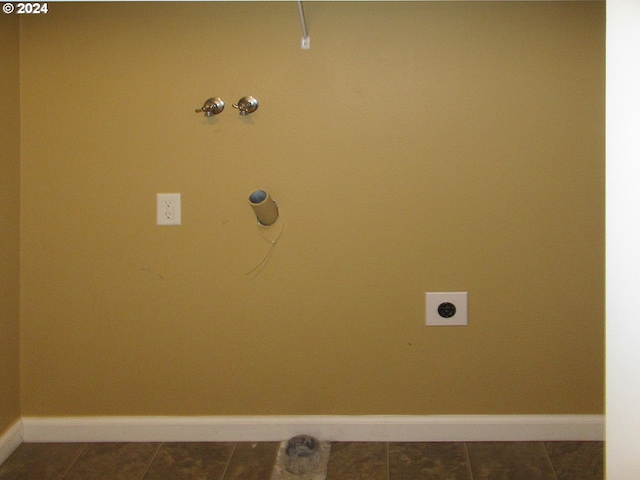 laundry room featuring hookup for a gas dryer, hookup for a washing machine, tile patterned flooring, and electric dryer hookup