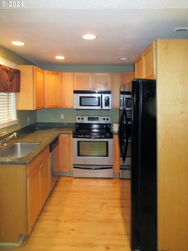 kitchen featuring sink, stainless steel appliances, and light hardwood / wood-style flooring