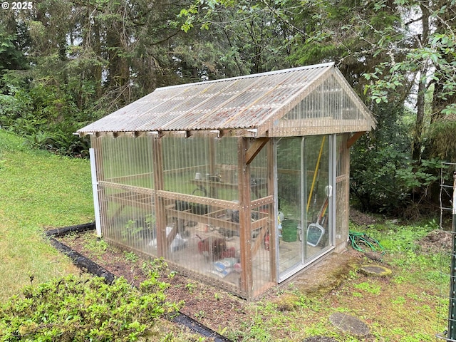 view of outdoor structure with a yard