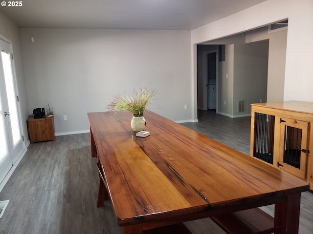 85287 Hemlock St, Florence, OR 97439 - dining room featuring baseboards, wood finished floors, visible vents, and plenty of natural light