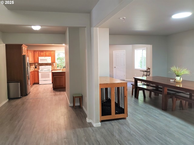 85287 Hemlock St, Florence, OR 97439 - hall featuring light wood-type flooring and baseboards