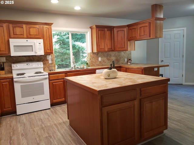 85287 Hemlock St, Florence, OR 97439 - kitchen with light wood finished floors, a sink, recessed lighting, decorative backsplash, and white appliances