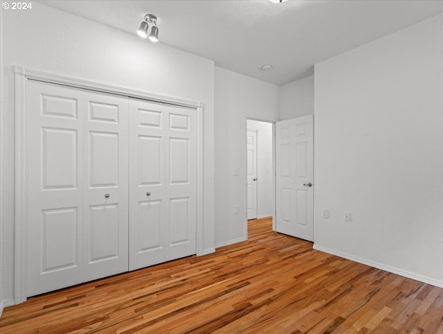 12405 SW Poppy Dr, Gaston, OR 97119 - unfurnished bedroom featuring light wood-type flooring, baseboards, and a closet