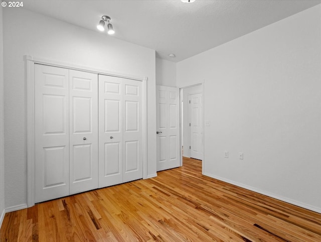 12405 SW Poppy Dr, Gaston, OR 97119 - unfurnished bedroom featuring light wood-style floors, a closet, and baseboards