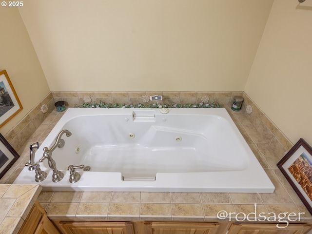 bathroom featuring tiled tub