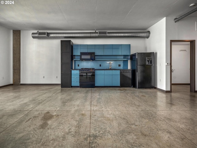 kitchen with visible vents, finished concrete floors, a sink, black appliances, and baseboards