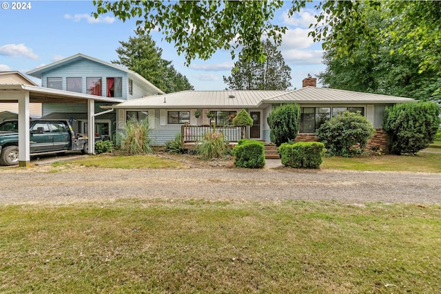 view of front facade featuring a carport and a front yard