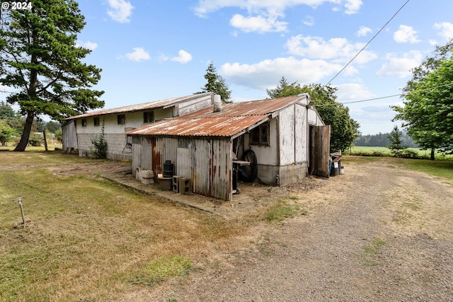 view of outdoor structure featuring a lawn