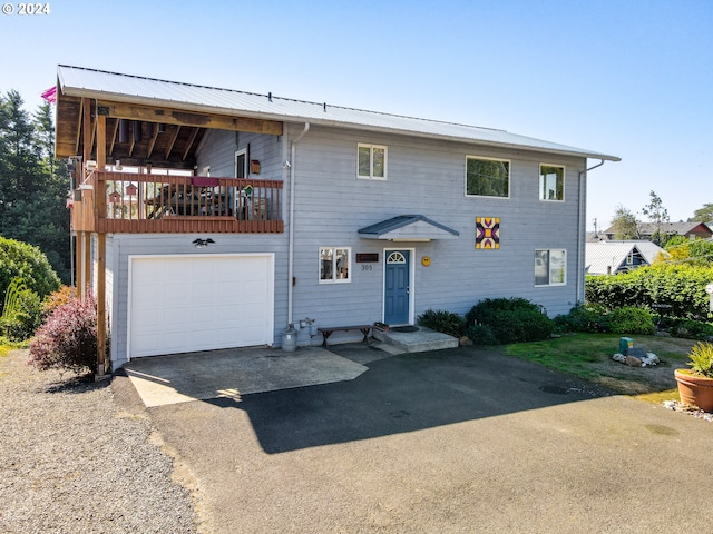 view of front of house featuring a garage