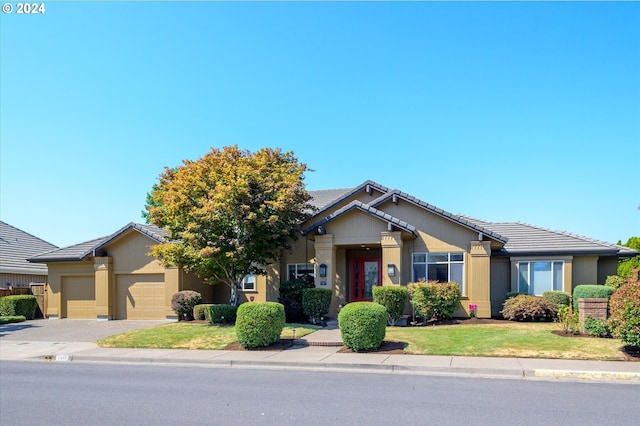 view of front facade featuring a garage and a front yard