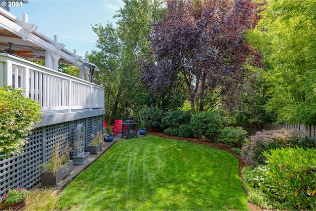 view of yard featuring ceiling fan