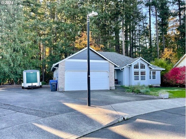 view of front facade featuring a garage