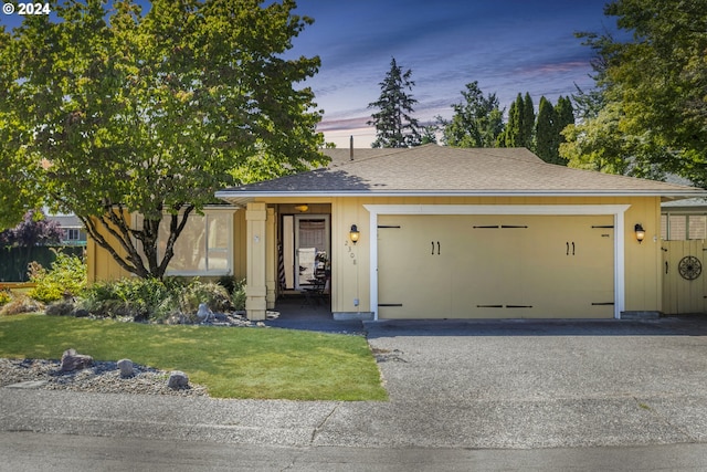 view of front facade featuring a garage and a yard