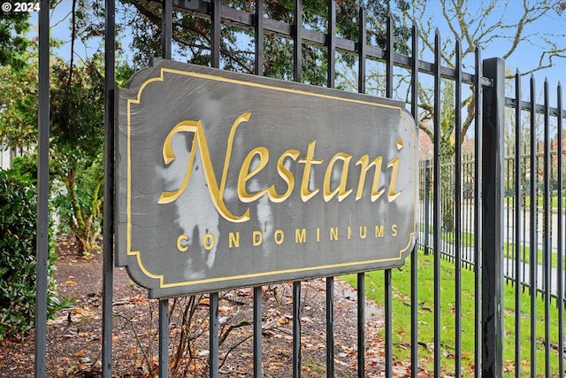 view of community / neighborhood sign